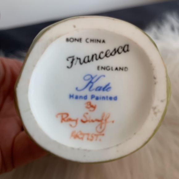 Francesca's Collections Kate Hand Painted Bone China Figurine - Picture 6 of 6